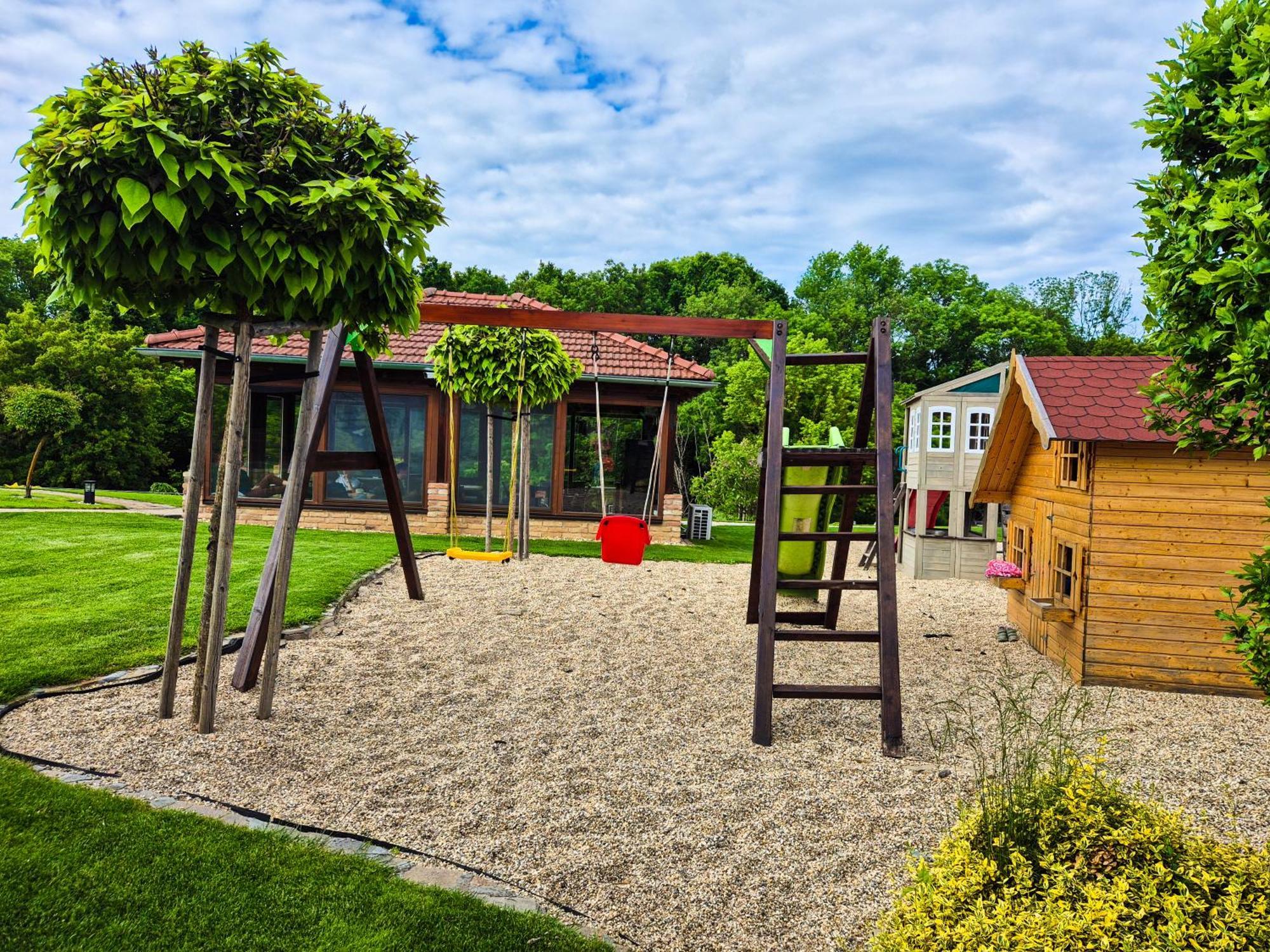 Penzion Vcelarsky Dvur Lednice Exterior foto